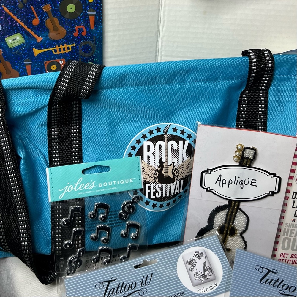 ROCK OUT GIFT SET - Picture 5 of 16